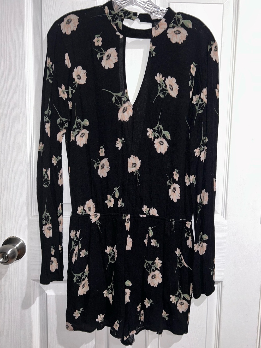 Black Floral Keyhole Long-Sleeve Romper